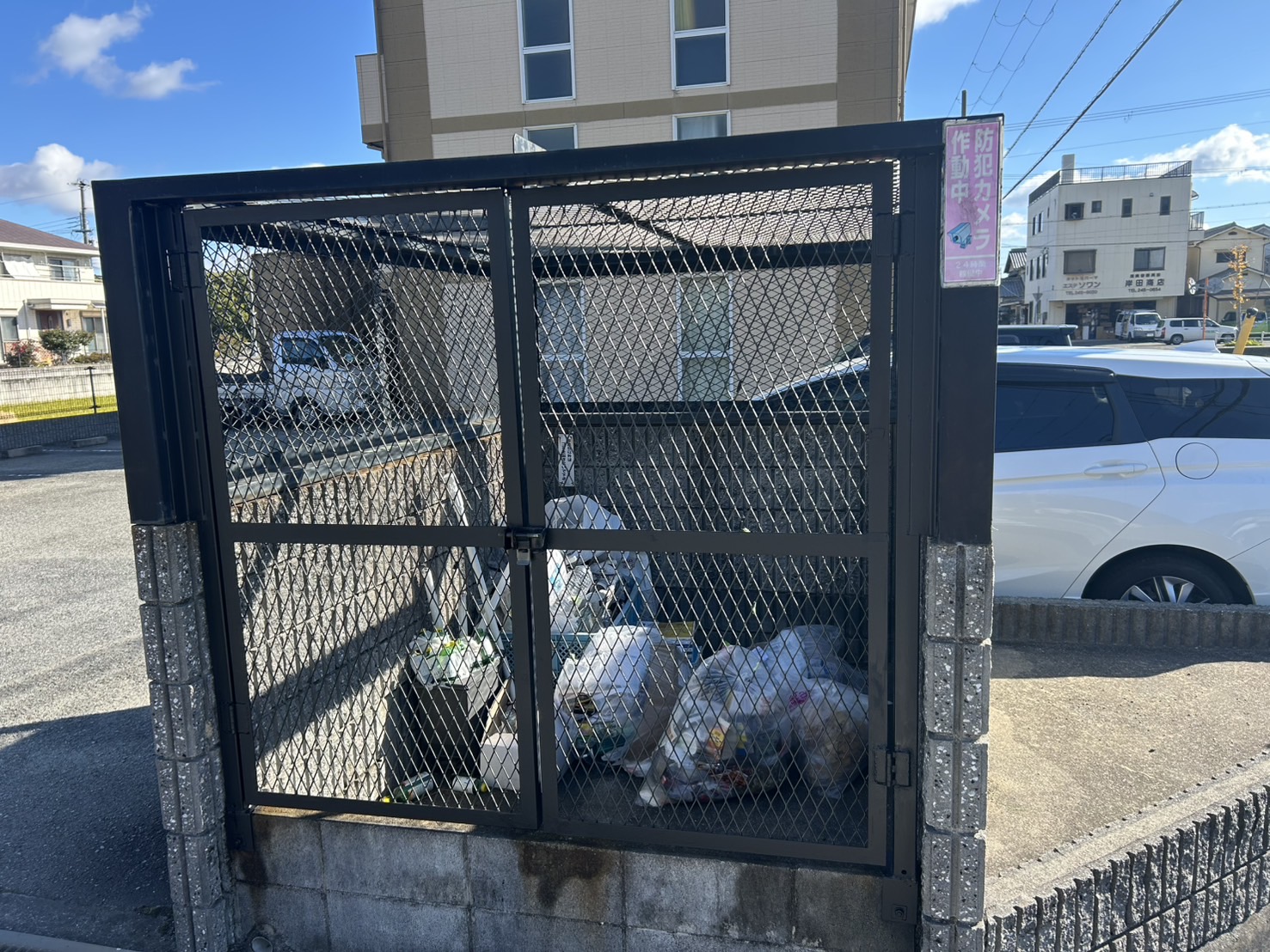 【賃貸管理の修繕対応事例】ゴミステーション扉の破損トラブルを迅速に修理しました