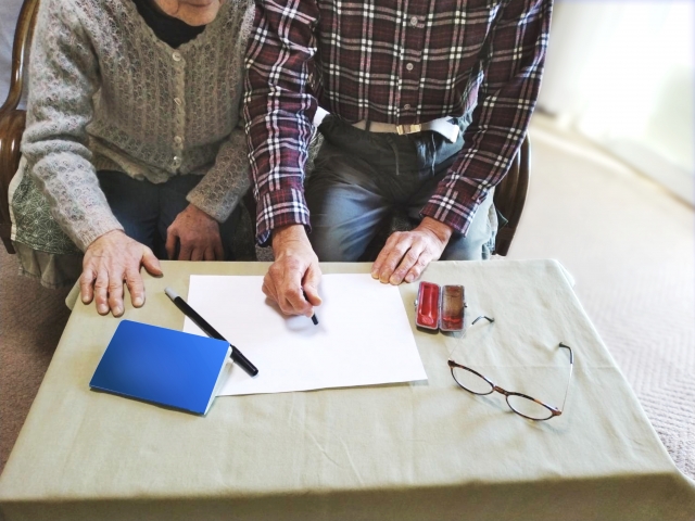 高齢者を狙った不動産詐欺が増加中！安心して不動産取引を行うためには？