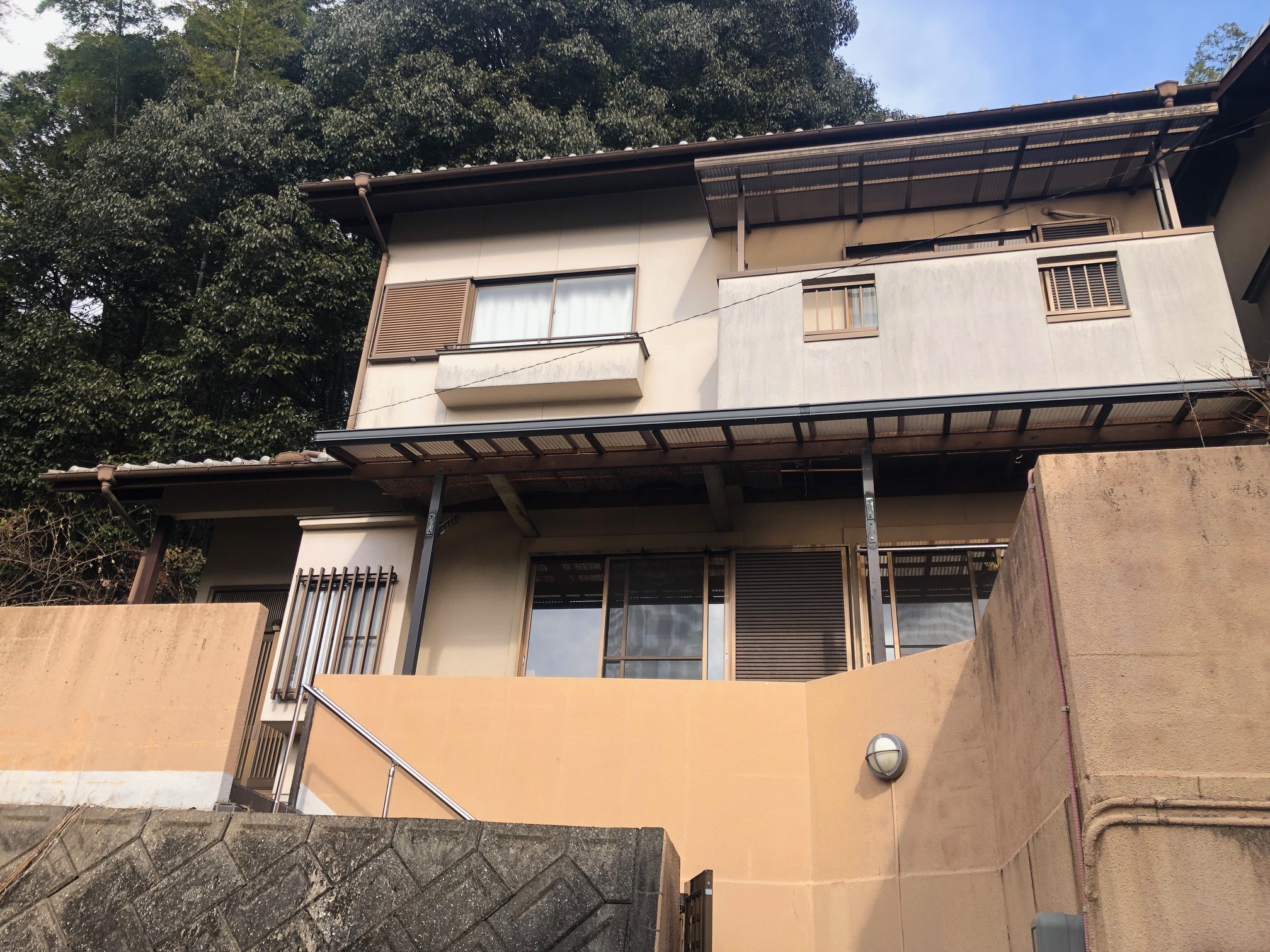 姫路市夢前町置本　5DK＋屋根裏部屋で広々ゆったりなお家♪3階建で屋根裏収納付き♪大きい冬物等も収納可能ですっきりまとめられる♪高台にある為、街並みを眺望できるバルコニー♪閑静な住宅街で日々落ち着いて生活できます♪