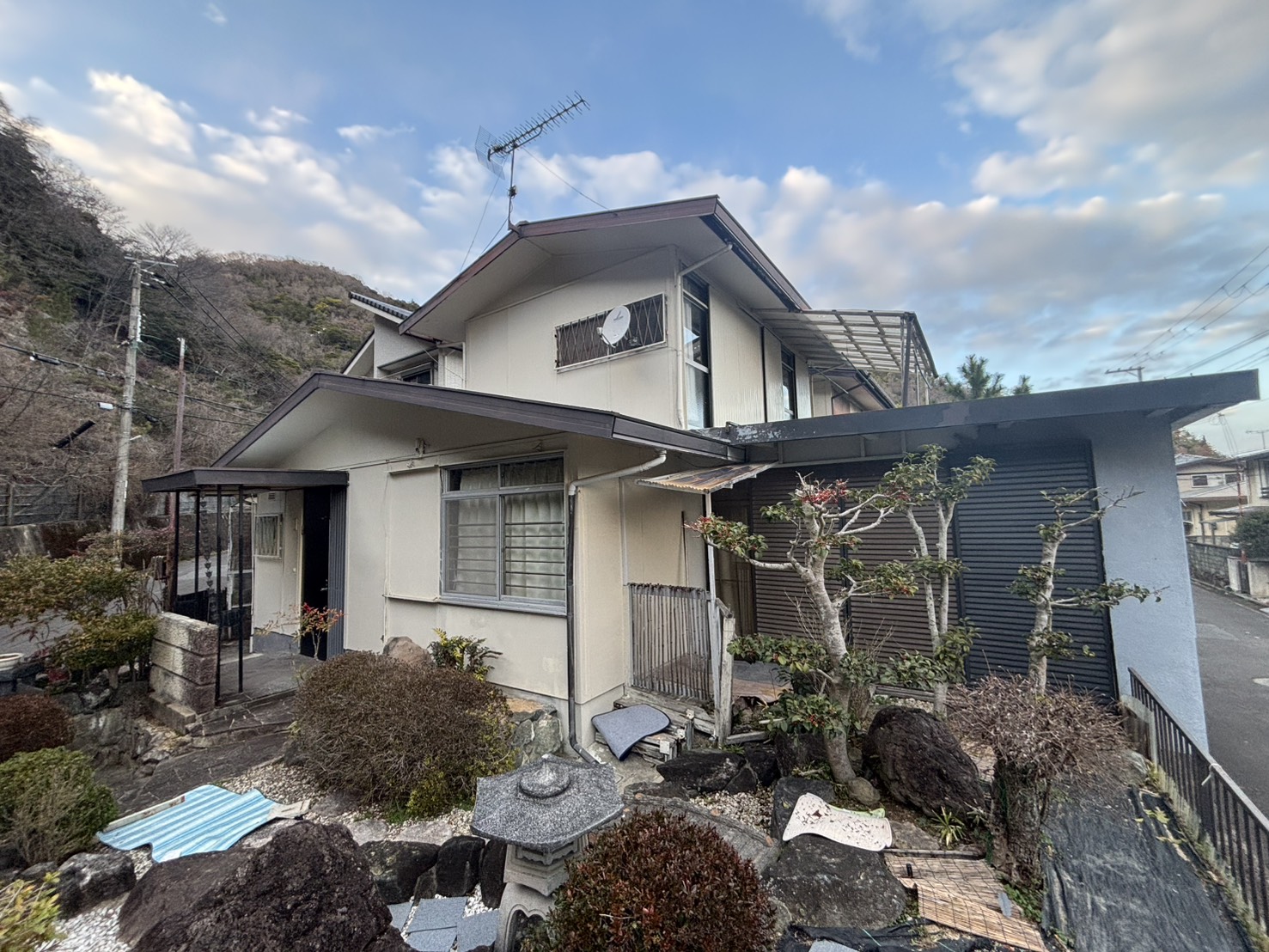 姫路市白鳥台　JR姫新線『太市』駅　徒歩50分♪和室２部屋・洋室４部屋の広々６ＤＫ♪南側道路で日当たり良好♪和を感じられる和庭園付き♪角地♪閑静な住宅街♪