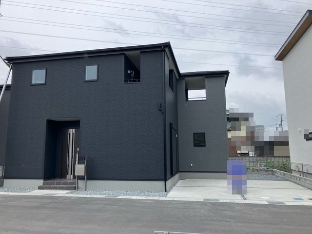 太子町佐用岡　全3区画【3号棟】18帖の広々LDKが、家族団らんの時間をより豊かに演出♪洗面室とランドリールームを分けた、使い勝手の良い家事ラク設計が魅力的♪各居室収納や玄関収納、インナーバルコニーを備え、快適な暮らしを叶える住まいです♪