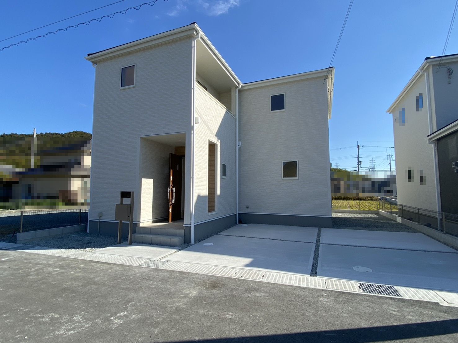 姫路市奥山4期　全3区画【1号棟】スーパー・コンビニ　徒歩15分以内で幼稚園・小学校も徒歩圏内♪姫路バイパスが近く休日のお出かけがスムーズに♪各洋室収納付き＋ファミリークローゼットで家族分をすっきり収納♪2つのインナーバルコニーは南向きで日当たり良好♪