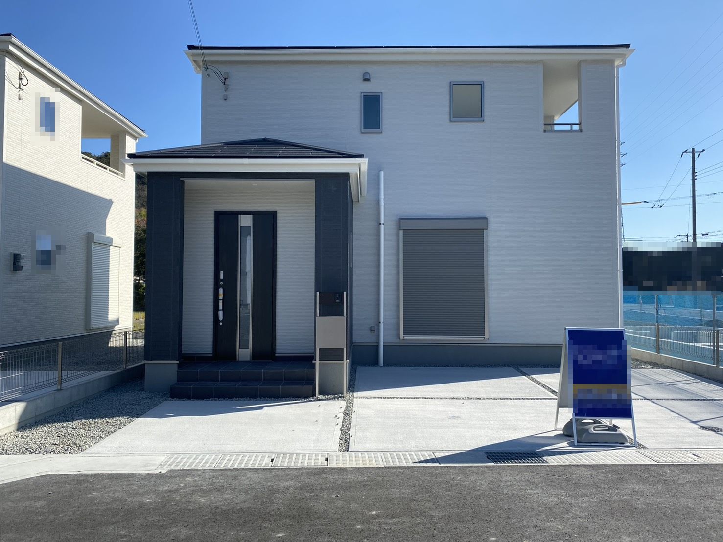 姫路市奥山4期　全3区画【2号棟】スーパー・コンビニ　徒歩15分以内で幼稚園・小学校も徒歩圏内♪姫路バイパスが近く休日のお出かけがスムーズに♪各洋室収納付き＋ファミリークローゼットで家族分をすっきり収納♪2つのインナーバルコニーは南向きで日当たり良好♪