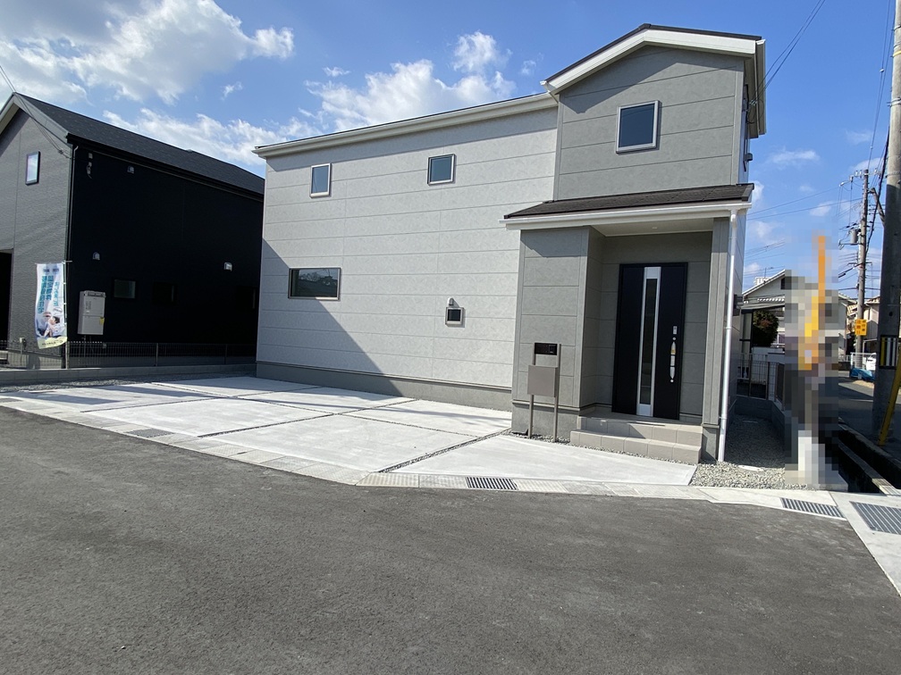 姫路市御立中4期　全2区画【1号棟】　山陽本線『姫路』駅　バス21分♪神姫バス『御立中５丁目』　停歩３分♪雨の日も安心インナーバルコニー付き♪配膳・片づけも楽々のカウンターキッチン♪荷物や趣味が増えても安心の広い収納ファミリークローゼット♪