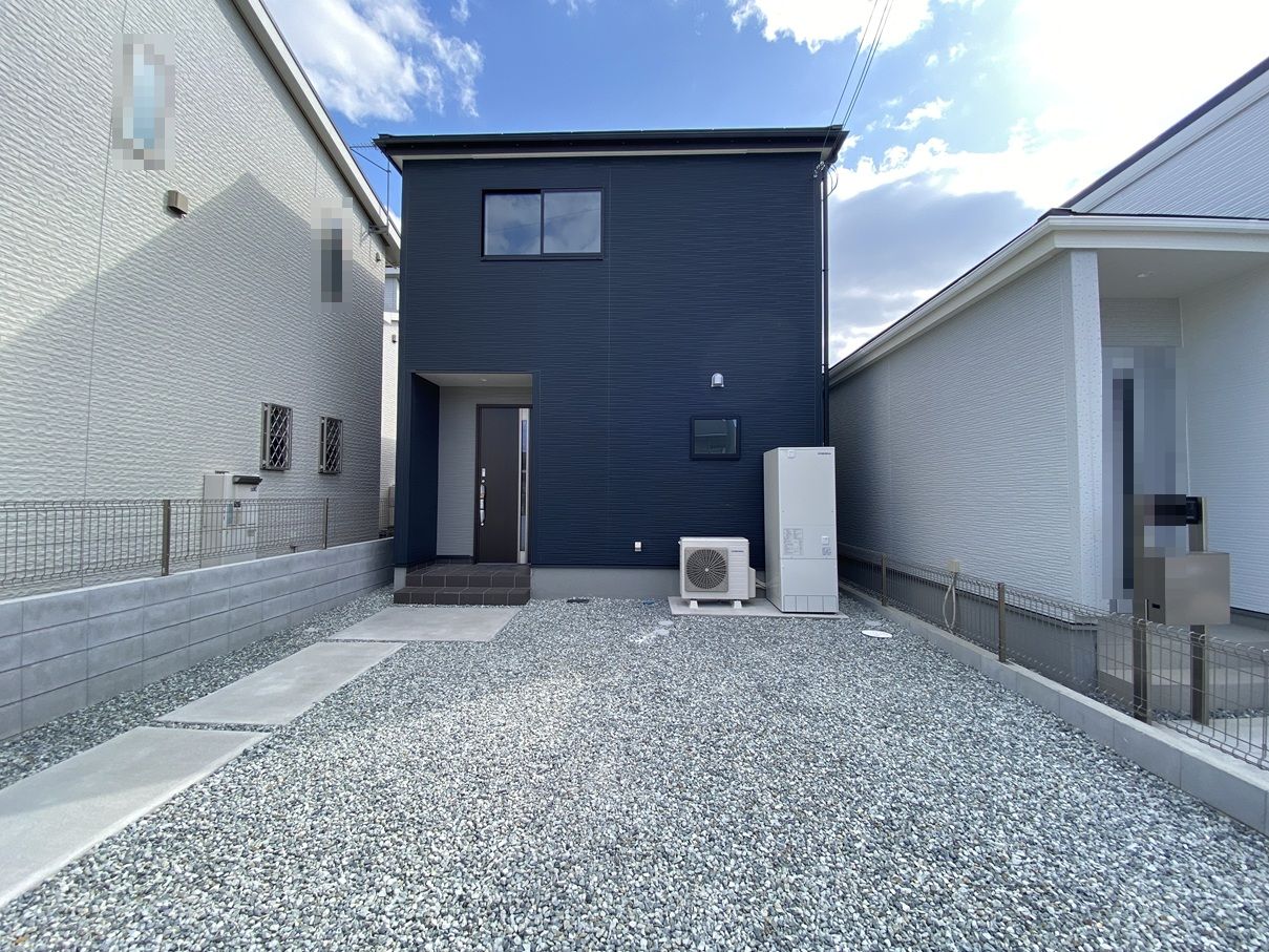 姫路市広畑区早瀬町3期　全2区画【2号棟】山陽電気鉄道網干線「広畑」駅　徒歩16分♪LDK＋和室　22帖で広々空間♪各洋室と2階ホールにも収納付き♪小学校・中学校・生活に必要な施設は徒歩圏内の好立地です♪