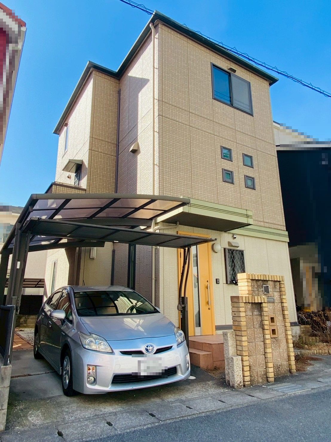 姫路市東雲町　東海道・山陽本線「姫路」駅　徒歩20分♪リフォーム済・5SLDKの3階建て広々物件♪全居室収納付きで玄関にも収納付き♪小中学校まで徒歩9分以内♪生活に必要な施設も徒歩圏内で安心な立地です♪